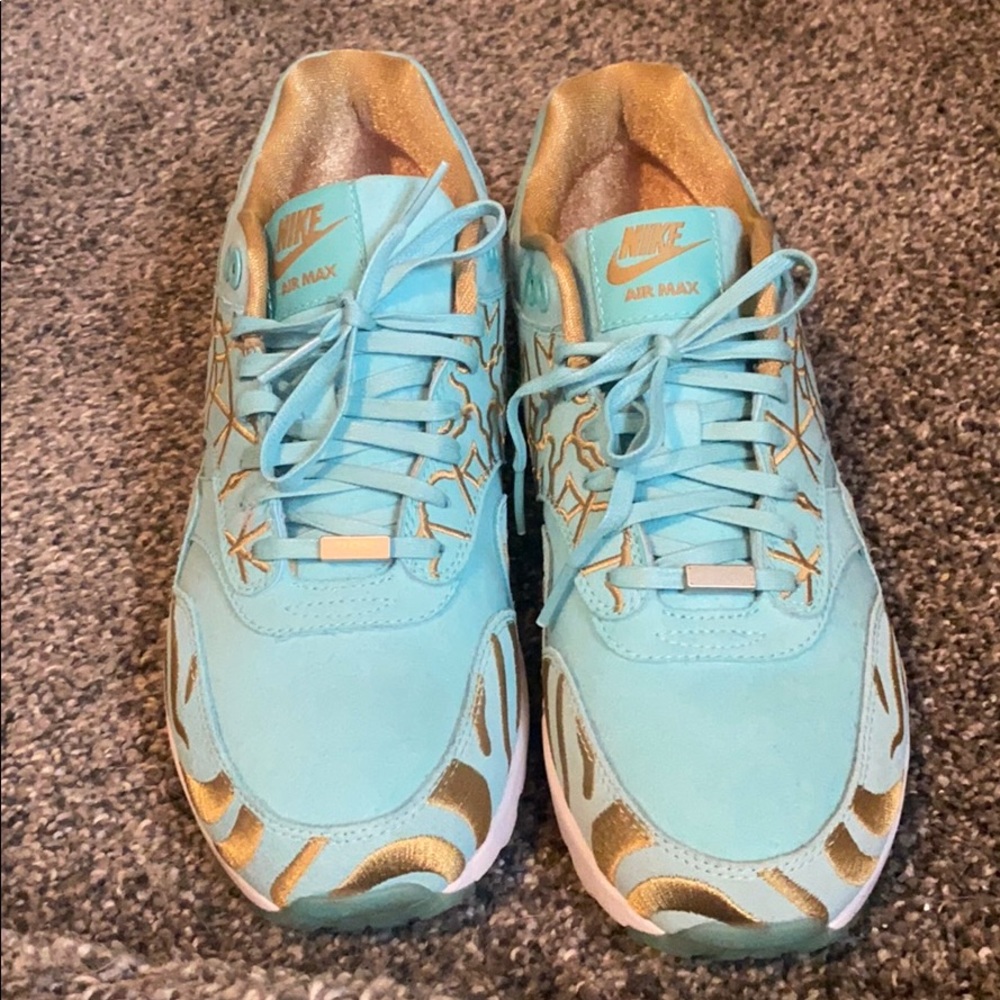 Women’s Nike Air Max PRS